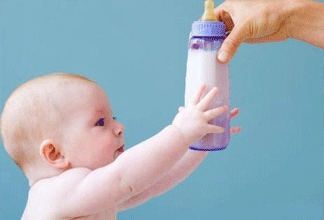 怎样让宝宝喝奶粉