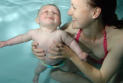 宝宝游泳的最佳时间