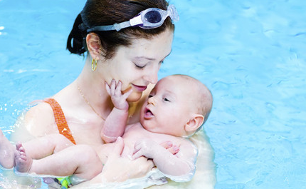 宝宝游泳的最佳时间