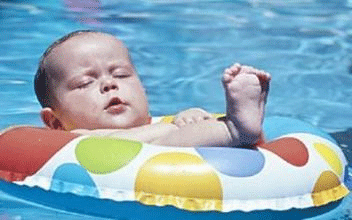 婴儿游泳的最佳时间