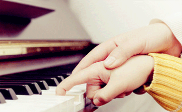 孩子学钢琴的好处