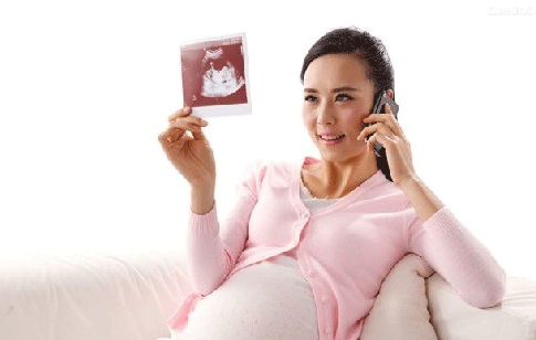 孕期玩手机致胎儿畸形